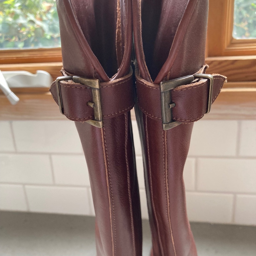 Elegant Brown Heeled Boots - Picture 4 of 12